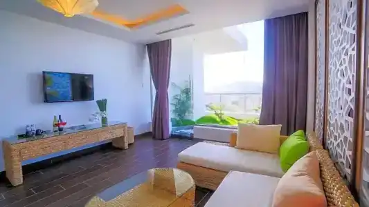 The Light & Spa - 109