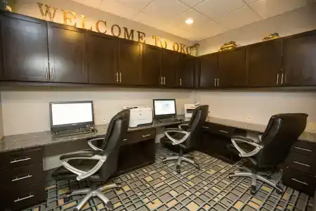 Hampton Inn & Suites Airport - 40