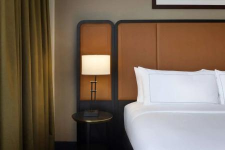 DoubleTree Suites by Hilton - 84