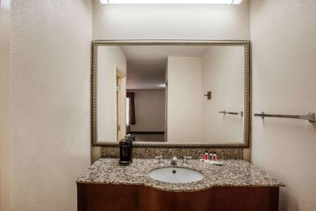 Days Inn & Suites by Wyndham - 7