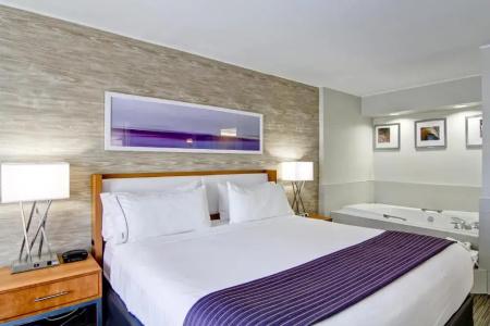 Rodeway Inn & Suites - 66