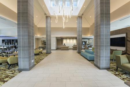 Hilton Garden Inn East - 16
