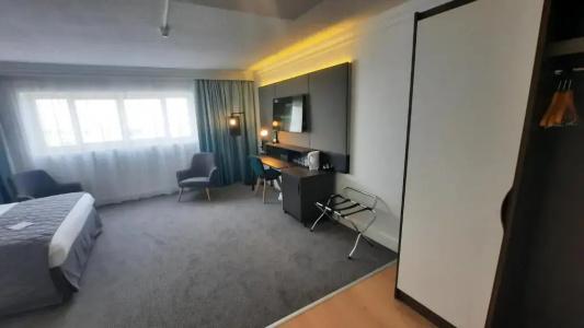 Holiday Inn Calais, an IHG - 88