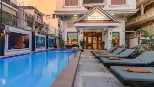 20th Street Wat Bo - 17