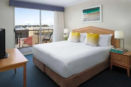 Rydges - 67