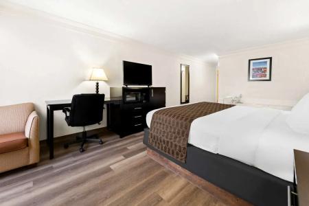 Best Western Riverside Inn - 37