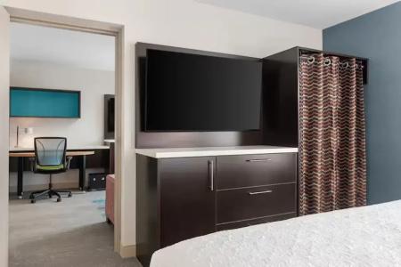 DoubleTree by Hilton - 5