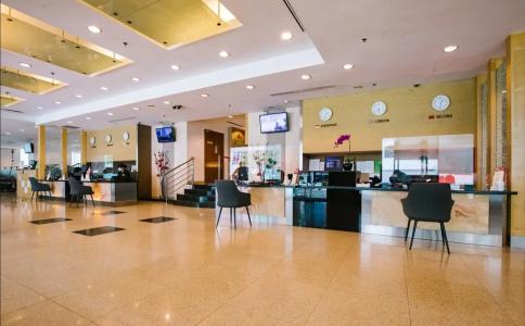 Royal @ Queens (SG Clean, Staycation Approved) - 1