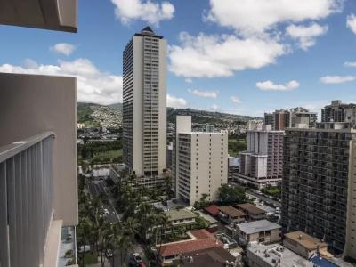 Tropical Studios At Marine Surf Waikiki - Free Parking - Best Location - Full Kitchen - Swimming Pool - 164