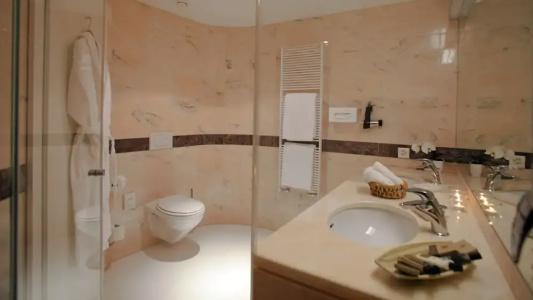 Villa Orselina - Small Luxury - 42