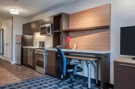 TownePlace Suites by Marriott Indianapolis Airport - 65