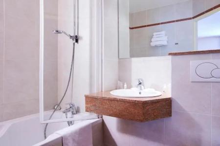 Kyriad Nîmes Ouest A9 - 58