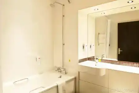 Premier Inn Hendon - The Hyde - 7