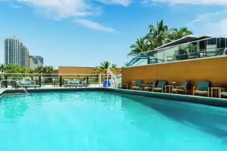 Courtyard by Marriott Fort Lauderdale Beach - 18