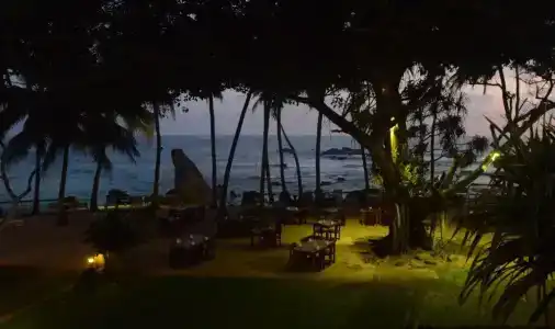 Sri Gemunu Beach Resort - 11