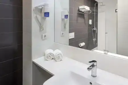 B&B Barcelona Viladecans - 34