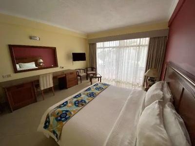 Golden Tulip - 66