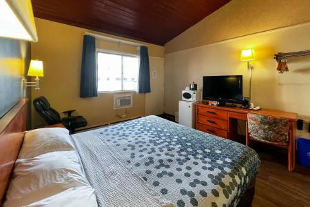 Econo Lodge Village - 68