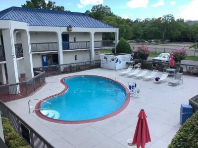 Americas Best Value Inn - - 9
