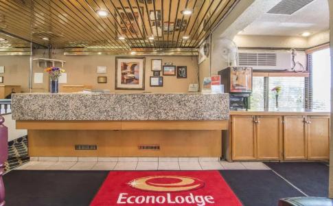 Econo Lodge Village - 29