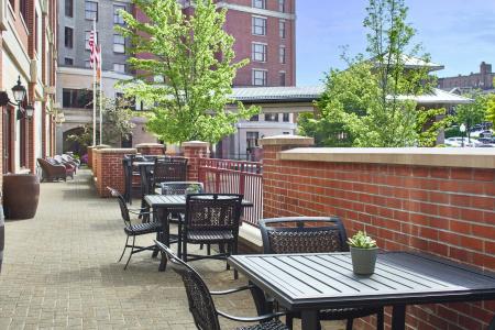Hampton Inn and Suites Downtown - 27