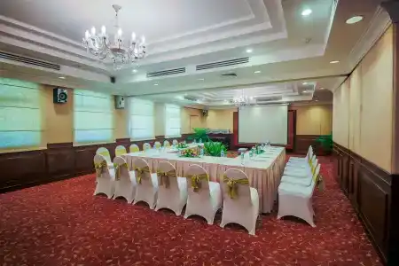 Diamond Westlake Suites - 18