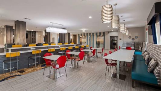 Best Western Plus Airport Inn & Suites - 29