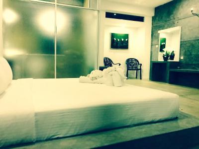 8+ Plus Motels - 4