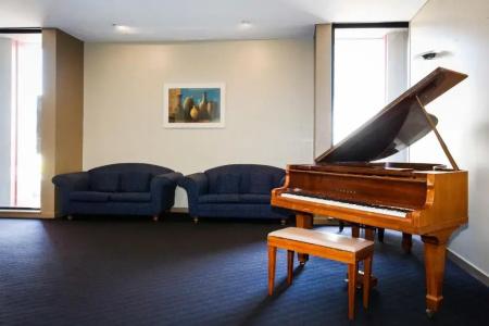 Madison Plaza - 11