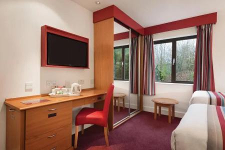 Ramada Cambridge - 25