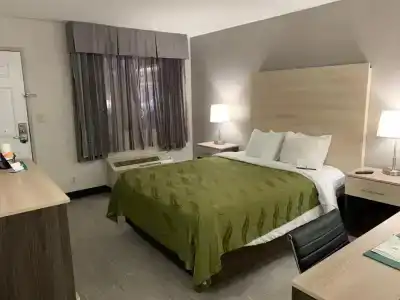 Quality Inn Airport East - 25