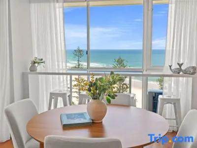 Burleigh Beach Tower - 186