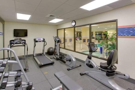Hampton Inn and Suites South - 16