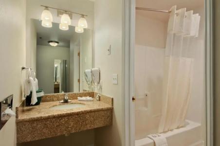 Baymont INN & Suites by Wyndham - 36