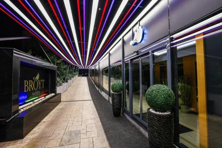 Broyt Suites - 1