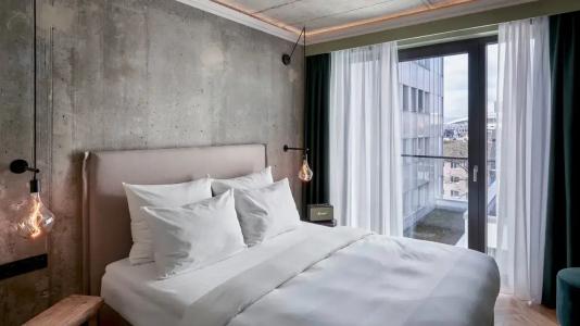 Gekko House Frankfurt, a Tribute Portfolio - 48