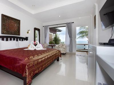 Crystal Bay Beach Resort - 3
