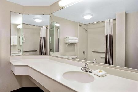 La Quinta by Wyndham Tucson Airport - 8