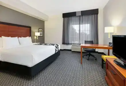 La Quinta by Wyndham Dallas North Central - 5