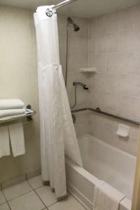 Hilton Palm Beach Airport - 57