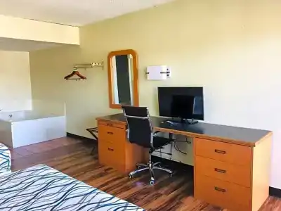 Bear Mount Inn & Suites - 13