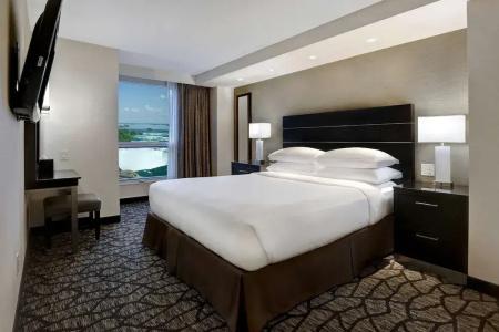Embassy Suites by Hilton/ Fallsview - 41