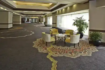 Hilton North Hills - 22