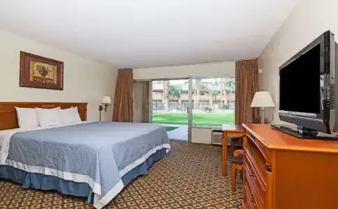 Days Inn by Wyndham - 4