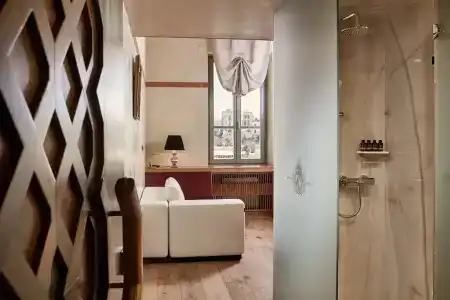 Domus Renier Boutique - Historics Worldwide - 1