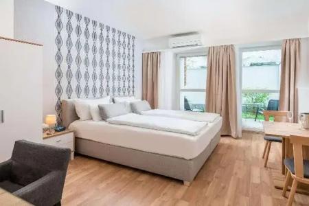 Best Western Plus Celebrity Suites - 67