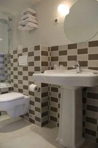 Hôtel des 3 Poussins - 79