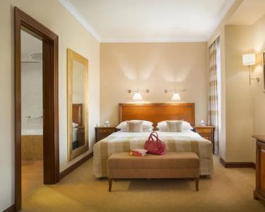 Best Western Premier Astoria - 43