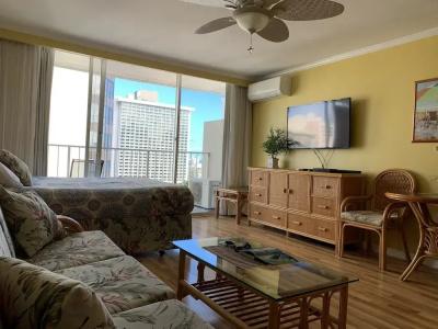 Tropical Studios At Marine Surf Waikiki - Free Parking - Best Location - Full Kitchen - Swimming Pool - 154