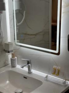 Rias Penthouse Suites - 194